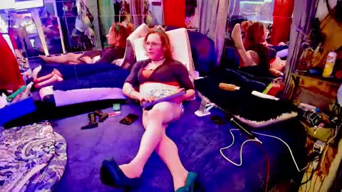 Snapshot of ashmomo chatting on December 24, 7:39 am ashmomo online show from December 24, 7:39 am