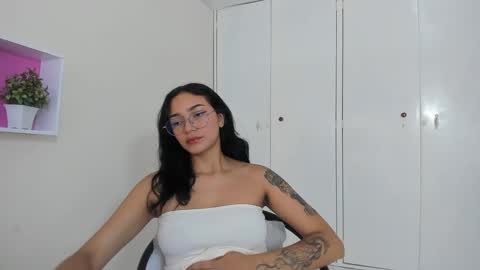 Camila online show from February 20, 1:19 pm