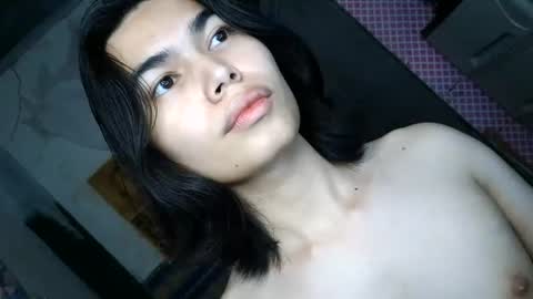 asian_babyboi online show from July 15, 12:32 pm