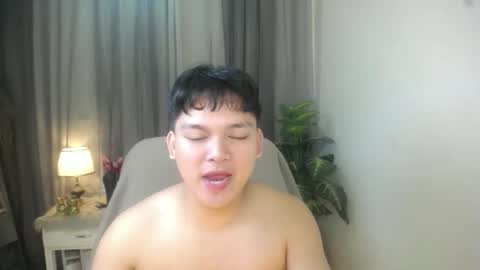 asian_handsomexx online show from December 15, 9:27 am