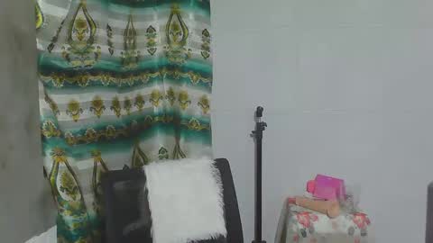 asian_hillary online show from January 4, 9:43 am