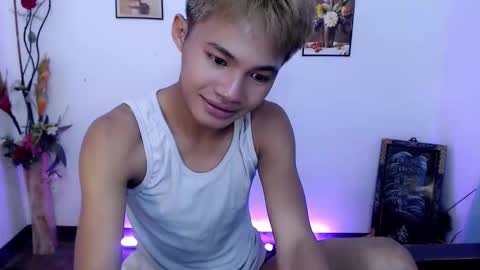 asian_lover05 online show from September 13, 7:16 pm