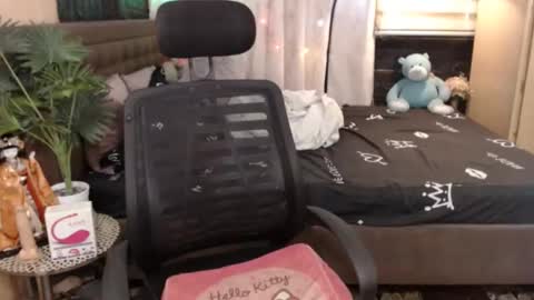 angela online show from January 16, 4:28 am