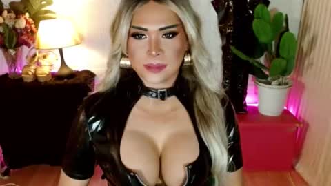 nicole online show from December 4, 7:13 pm