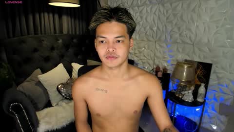 VICTORIA SCOTT online show from November 14, 5:15 pm