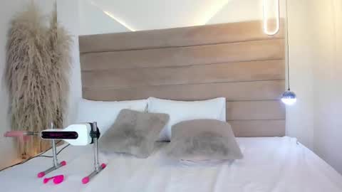 A S L Y   S A N D E R online show from September 23, 5:01 am