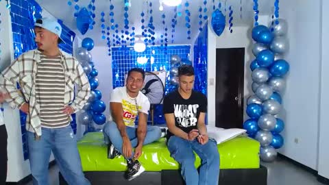 Snapshot of asmodeus7100 chatting on February 5, 12:10 am THOMAS AND DAMIAND online show from February 5, 12:10 am