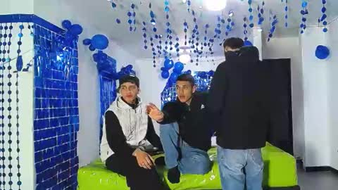 Snapshot of asmodeus7100 chatting on December 30, 12:11 am THOMAS AND DAMIAND online show from December 30, 12:11 am