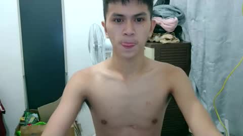 Snapshot of asseaterkael chatting on October 27, 4:40 pm KAEL online show from October 27, 4:40 pm