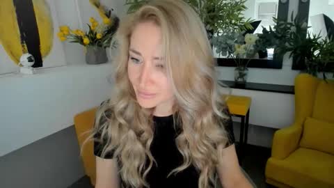 astramonroe online show from October 17, 7:12 am