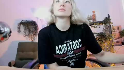 astramonroe online show from June 16, 11:58 am