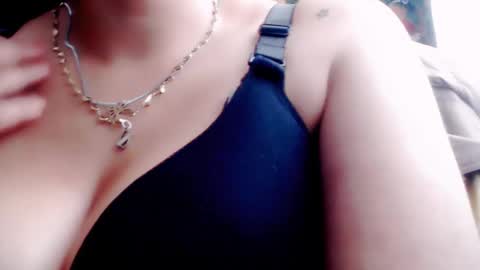 astrid_hauser66 online show from December 15, 10:06 pm