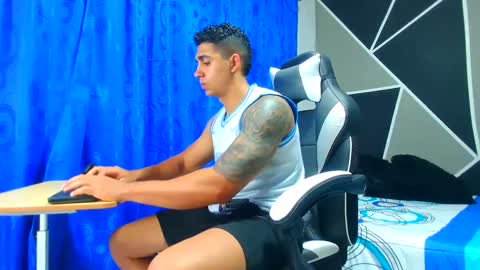 Snapshot of astromgrey chatting on September 30, 1:43 pm Astrom model independent online show from September 30, 1:43 pm