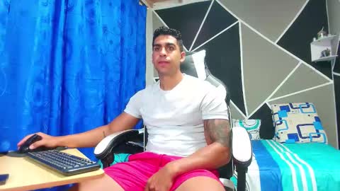 Snapshot of astromgrey chatting on October 25, 12:55 am Astrom model independent online show from October 25, 12:55 am