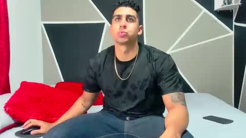 Snapshot of astromgrey chatting on January 18, 10:28 pm Astrom model independent online show from January 18, 10:28 pm