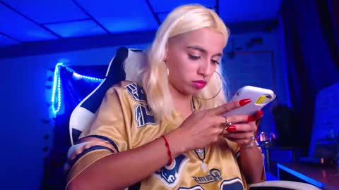 Atenea online show from December 18, 12:39 am