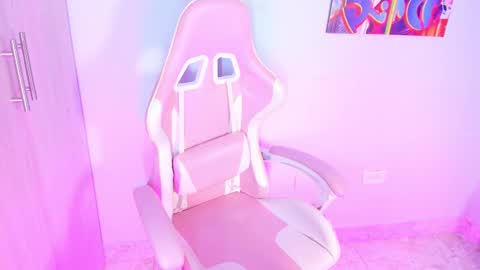 athenea__fox online show from November 8, 12:08 pm