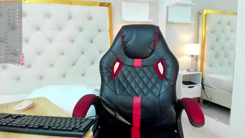 Aura sanders online show from September 9, 1:33 pm