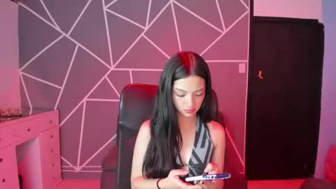 aurora online show from November 25, 5:45 pm