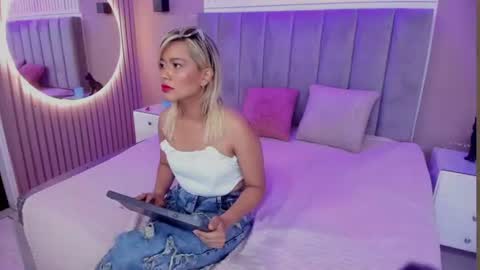 aurora_blonde online show from July 17, 9:28 pm