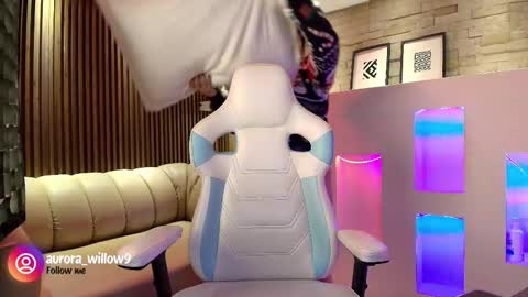 aurora_willow9 online show from December 16, 3:14 am