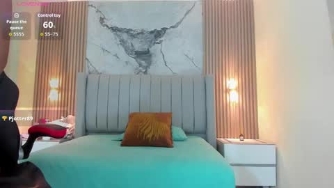 auroramartin2 online show from October 30, 8:42 pm