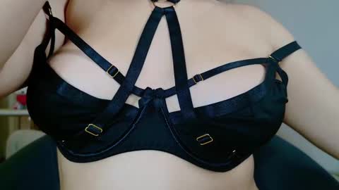 Aurora online show from February 25, 12:47 am