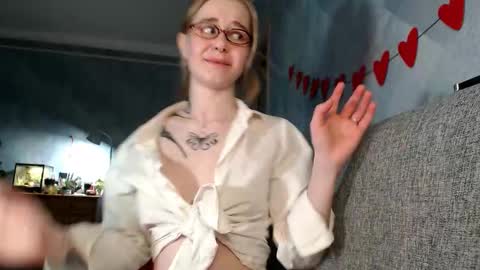 Aya online show from February 24, 4:54 pm