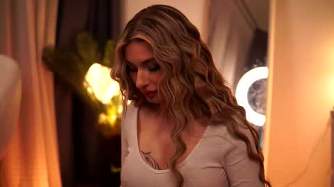 Carina online show from March 1, 2:15 am