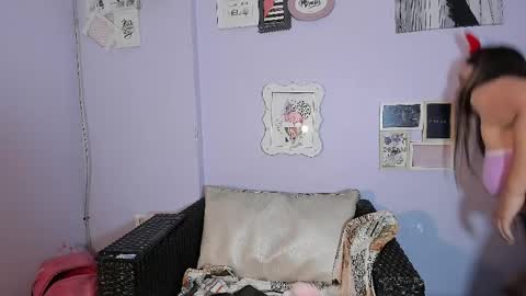 avawhiite online show from April 11, 6:56 pm