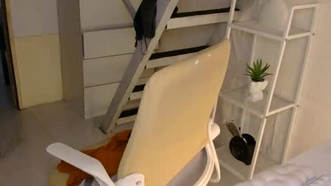 Rhian online show from October 3, 5:27 am