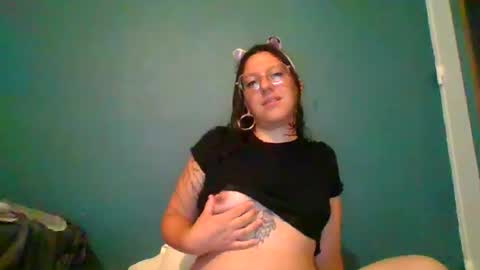 averagewifey online show from July 9, 12:36 am