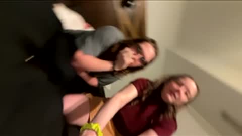 averyrealgirl online show from January 19, 4:11 am