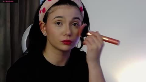 AveryWillow online show from March 12, 12:57 pm