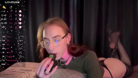 avril_pearly_ online show from September 19, 11:14 am