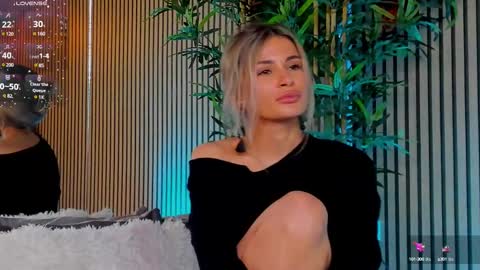 AVRILL CYRUX online show from February 22, 10:40 am