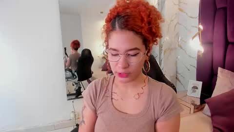 Avril  online show from November 18, 11:46 am