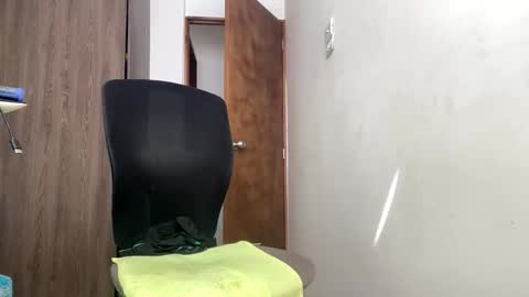 AndrewXxl independent online show from March 11, 7:28 pm