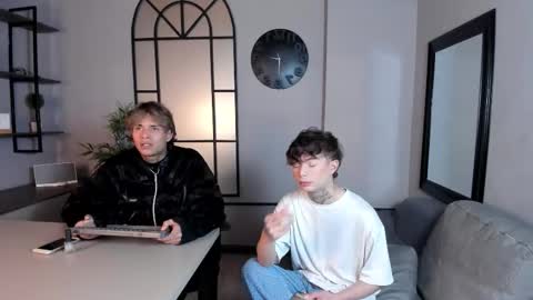 axel_and_jacob online show from November 7, 8:33 pm