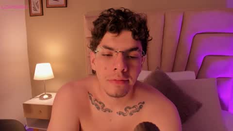 Yooung King  online show from February 20, 2:55 am