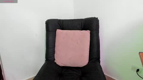 axel davis  online show from December 16, 12:22 pm