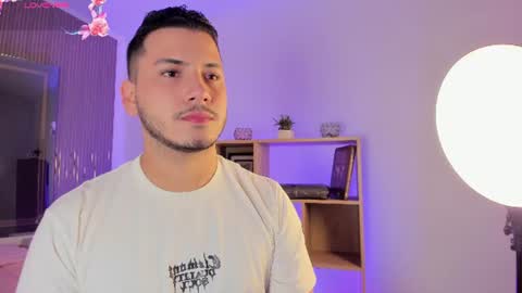 axel_grey_ online show from July 14, 12:43 pm