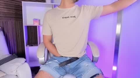 axel_grey_ online show from October 28, 1:23 pm