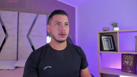 axel_grey_ online show from April 28, 12:42 pm