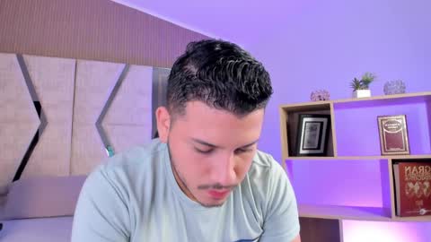 axel_grey_ online show from April 11, 12:42 pm