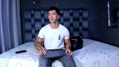 axel_hendrick online show from February 15, 12:37 pm