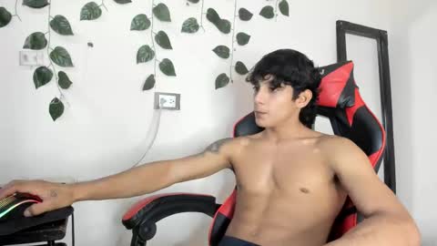 axel_rosse2 online show from December 2, 11:47 pm