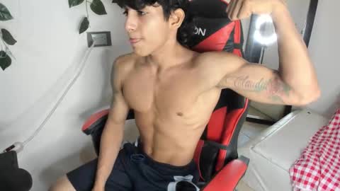 axel_rosse2 online show from November 14, 10:11 pm