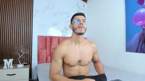 Axel  online show from December 3, 4:42 am