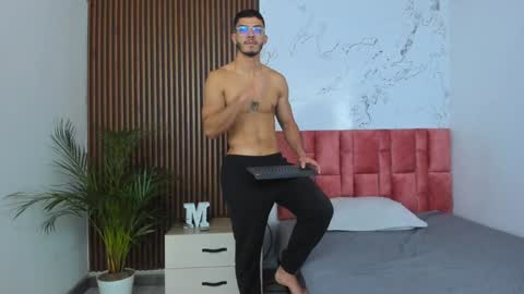 Axel  online show from December 7, 6:48 am